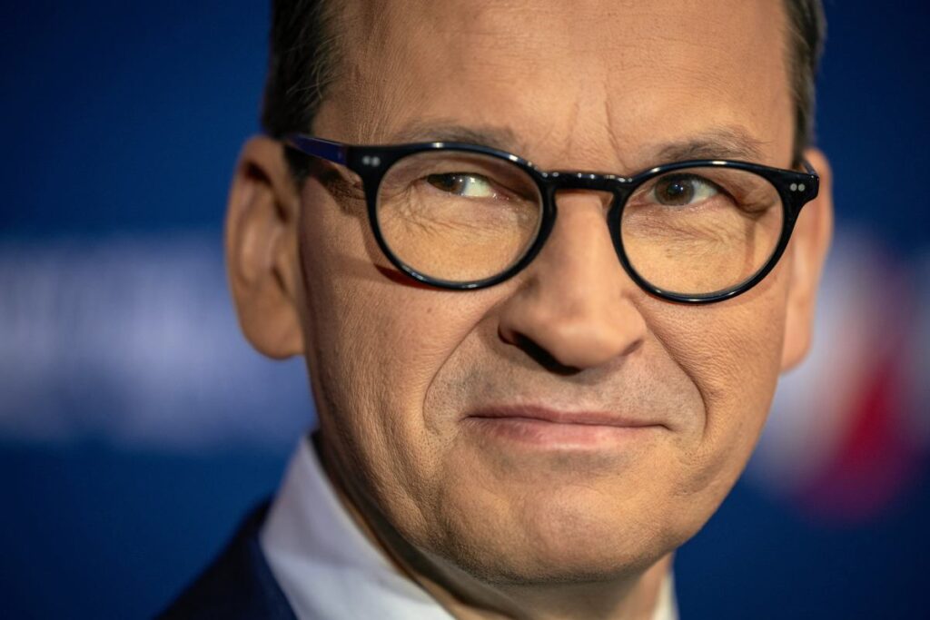 sasirtici anket sonuclari morawiecki icin saglam tavan destegi 30696