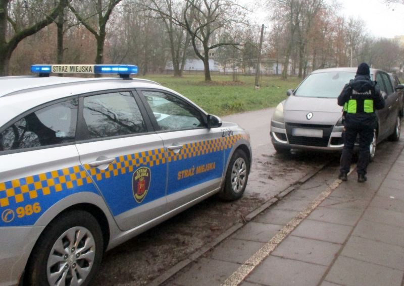 Şehir bekçileri iki çalıntı aracı kurtardı 1 Sehir bekcileri iki calinti araci kurtardi 28546