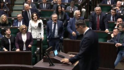 Sejm'de arbede. Hukuk ve adalet milletvekilleri "muhbir" ile ilgili sözlerin ardından sıralarından kalktı. "hödük! " 3 Sejm de arbede hukuk ve adalet milletvekilleri muhbir ile ilgili sozlerin ardindan siralarindan kalkti hoduk 30640