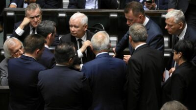 Sejm'in gizli oturumunun sonu. Üyeler açıklıyor: sağdaki oda sessizliğe büründü 2 Sejm in gizli oturumunun sonu uyeler acikliyor sagdaki oda sessizlige burundu 27864