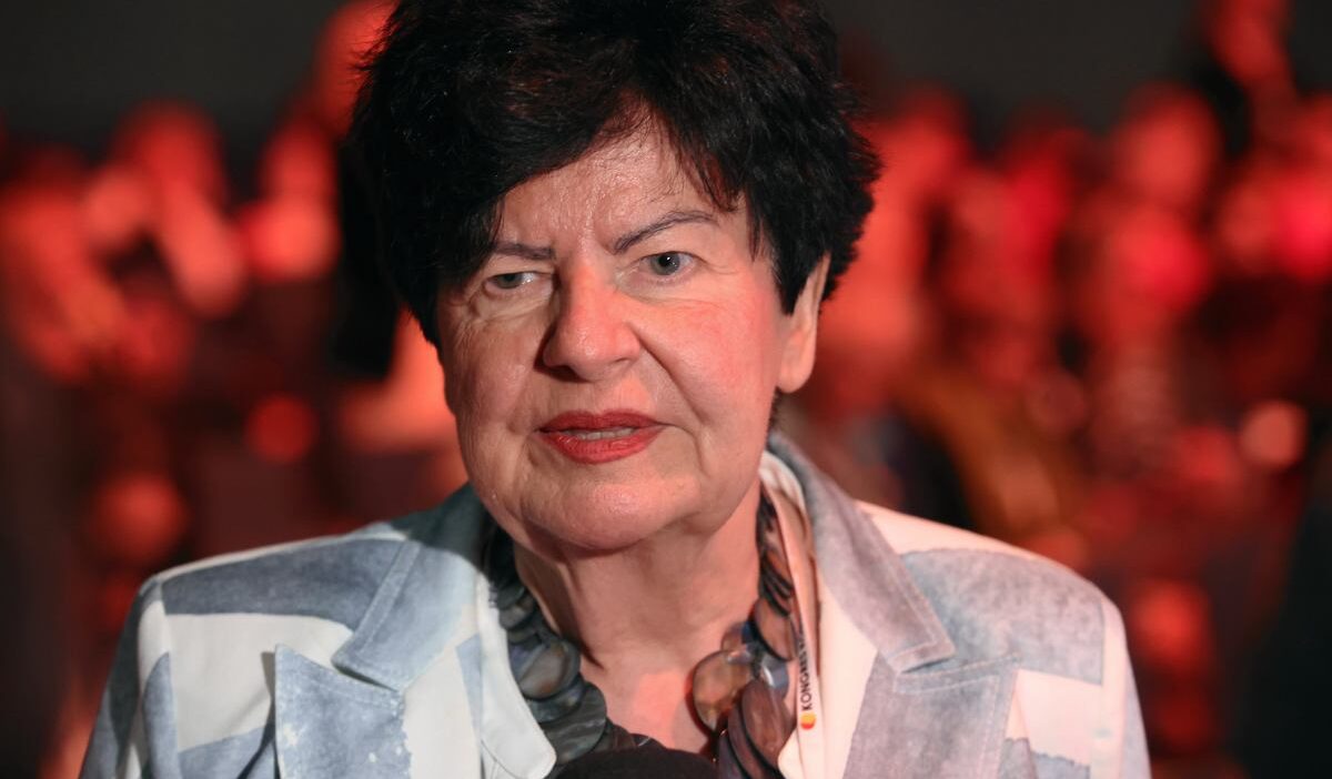 Senyszyn siwiec'i övüyor ve çarzasti'yi eleştiriyor. "asla meclis başkanı olmamalıydı". 1 Senyszyn siwiec i ovuyor ve carzasti yi elestiriyor asla meclis baskani olmamaliydi 27088