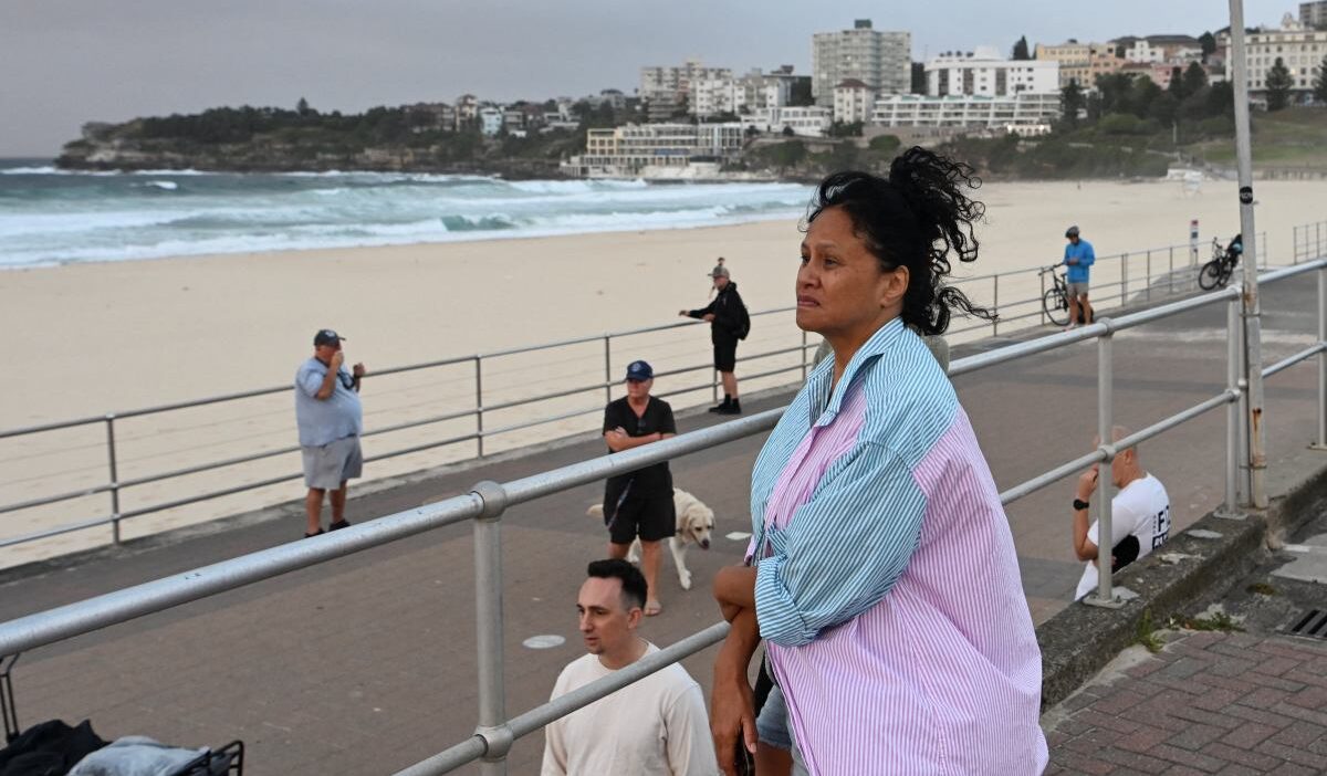 Sidney'deki bondi plajında meydana gelen saldırıda hayatını kaybedenlerin sayısı artıyor. Bunların arasında bir çocuk da var. 1 Sidney deki bondi plajinda meydana gelen saldirida hayatini kaybedenlerin sayisi artiyor bunlarin arasinda bir cocuk da var 29915
