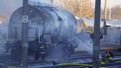 Sivi sulfur yuklu tankerden yogun duman servis faaliyeti devam ediyor sokaklar kapali 32365