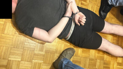 Supheli banka calisani dolandirici gozaltina alindi ve gecici olarak tutuklandi 29238