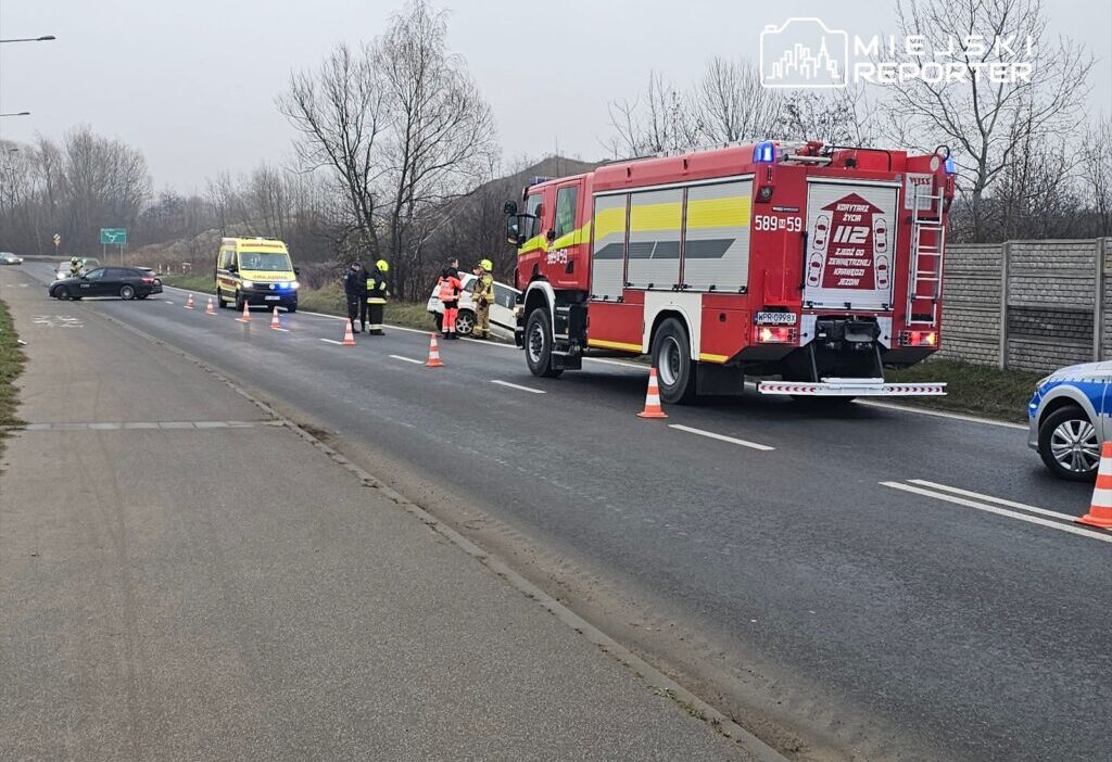 Surucu hizini ayarlayamadi ve bir hendege carpti servis mudahale etti 31166