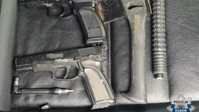 Surucu kavsagin onunde kirmizi isikta durdugu sirada arabaya dogru ates etti terorle mucadele ekipleri failin evine girdi vi deo 30591