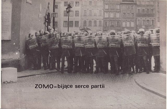 Tanklar sokaga cikma yasagi komunist polonya baskent uygulandiktan 44 yil sonra sikiyonetimi nasil hatirliyor 29612