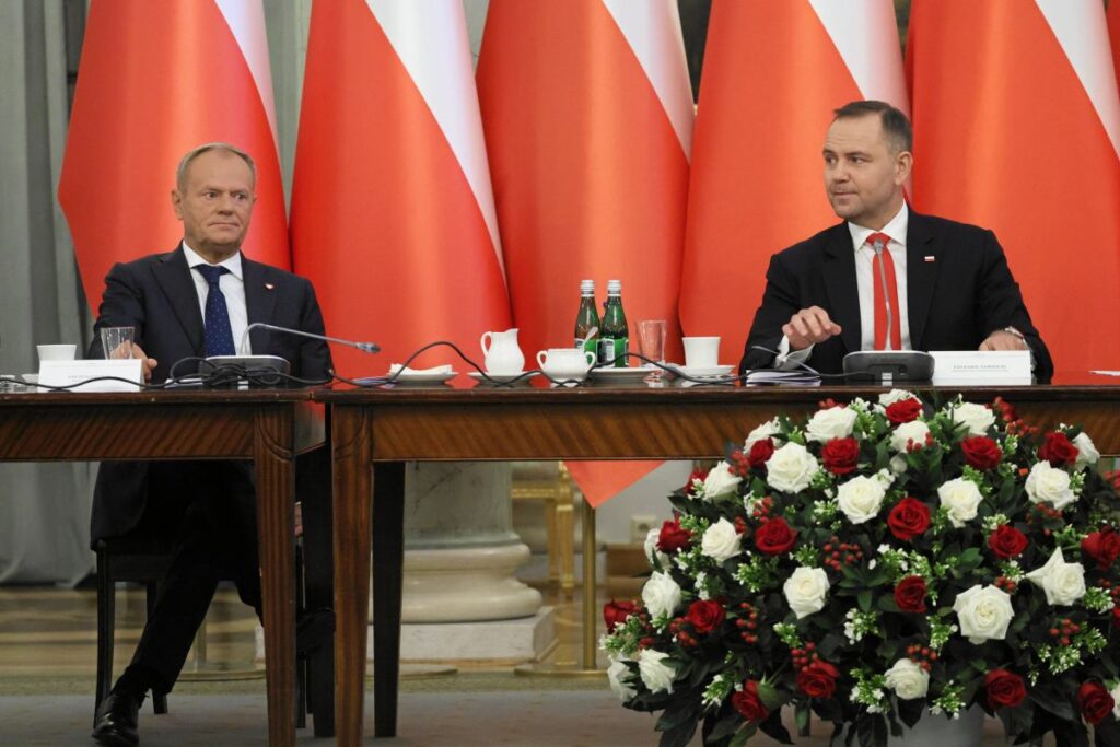 tusk hukuk ve adalet ile konfederasyon a yuklendi nawrocki zincirin cekilip cikarilmasini istiyorum mr 28428