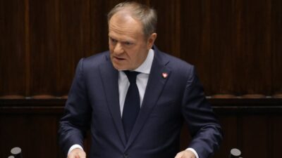 Tusk sejm'in gizli oturumundan sonra konuşuyor. Bir arbede çıktı. "millet, kendinize gelin! " 4 Tusk sejm in gizli oturumundan sonra konusuyor bir arbede cikti millet kendinize gelin 27876