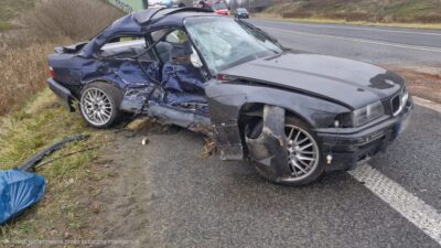 Uc aracin karistigi ciddi kaza bmw de bulunan 18 yasindaki genc lpr helikopteri ile hastaneye kaldirildi 27604