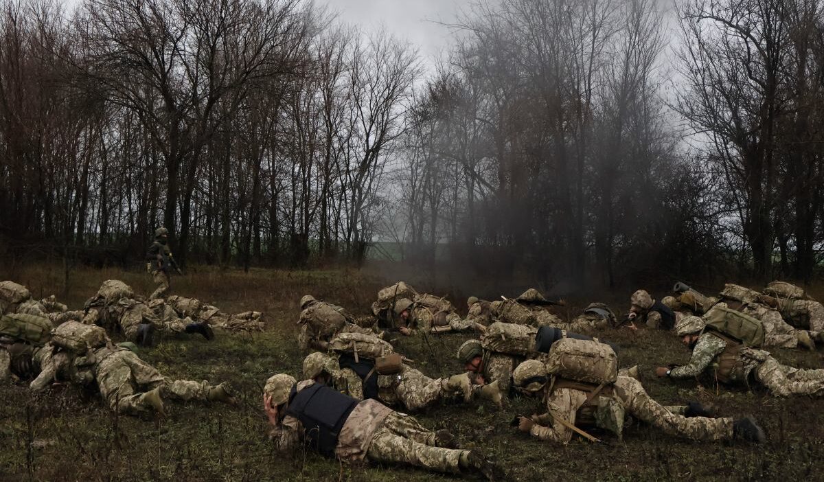 Ukraynalilar rusya nin stratejik saldiri operasyonu konusunda alarm veriyor 700 000 den fazla asker topladi 30603