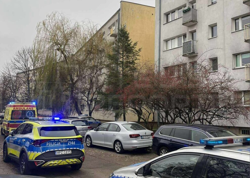 Üvey babasına o uyurken bıçakla saldırdı. Failin annesi de yaralanmıştır. Adam cinayete teşebbüsle suçlandı 1 Uvey babasina o uyurken bicakla saldirdi failin annesi de yaralanmistir adam cinayete tesebbusle suclandi 30323