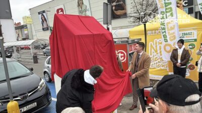 Varsova daki ilk ve polonya daki 100 olejomat wola park a dikildi 28006