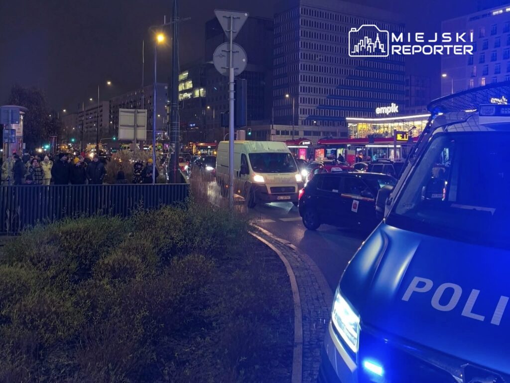 varsova sehir merkezi trafik sikisikligi nedeniyle felc oldu ukrayna cumhurbaskani nin polonya ziyareti 30948