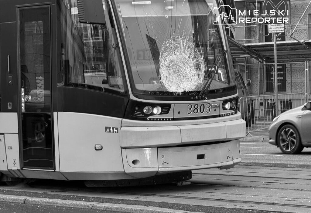 Varsova sehir merkezinde tramvayin carptigi 43 yasindaki genc oldu 28699