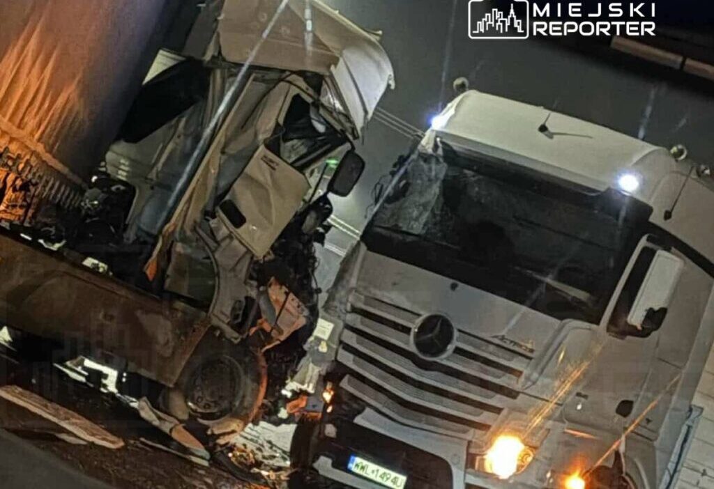 Varşova yakınlarında iki kamyon kafa kafaya çarpıştı. Yol kapatıldı 1 Varsova yakinlarinda iki kamyon kafa kafaya carpisti yol kapatildi 28783