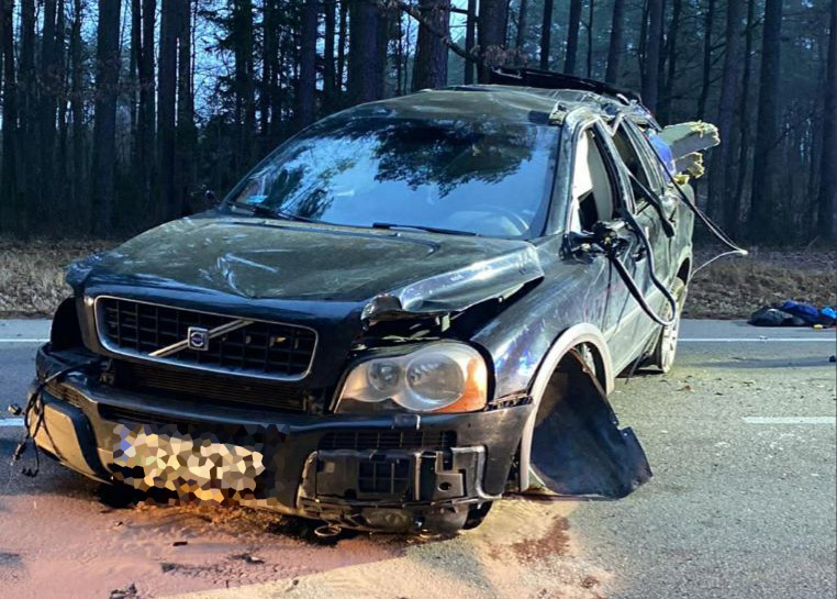 Volvo nun tavanina carpmis ve kemeri takilmamis surucu olmus 30683