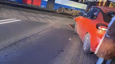 Wkd treni ile çarpışma. Araç istasyondan hareket eden trenin altına girdi 2 Wkd treni ile carpisma arac istasyondan hareket eden trenin altina girdi 30279