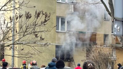 Wola da bir apartman dairesinde yangin bir kadin ve iki kedi kurtarildi 28445