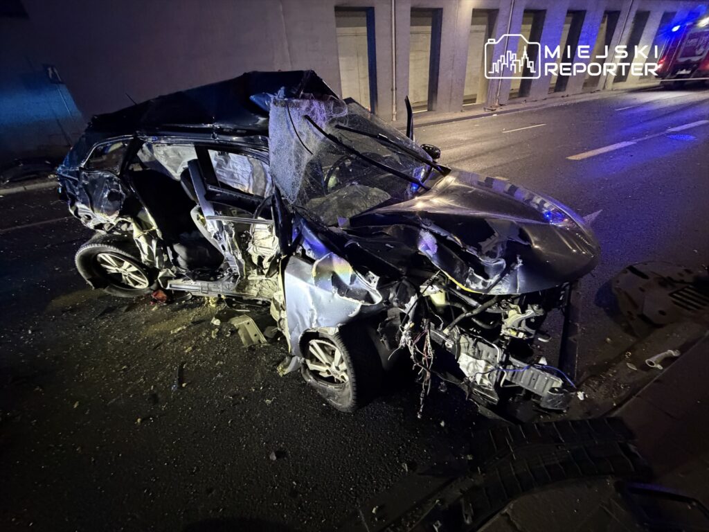 wola da urkutucu noel gunu kazasi i ki kisi arabada sikismis biri hayata donduruldu yol kapandi 32301