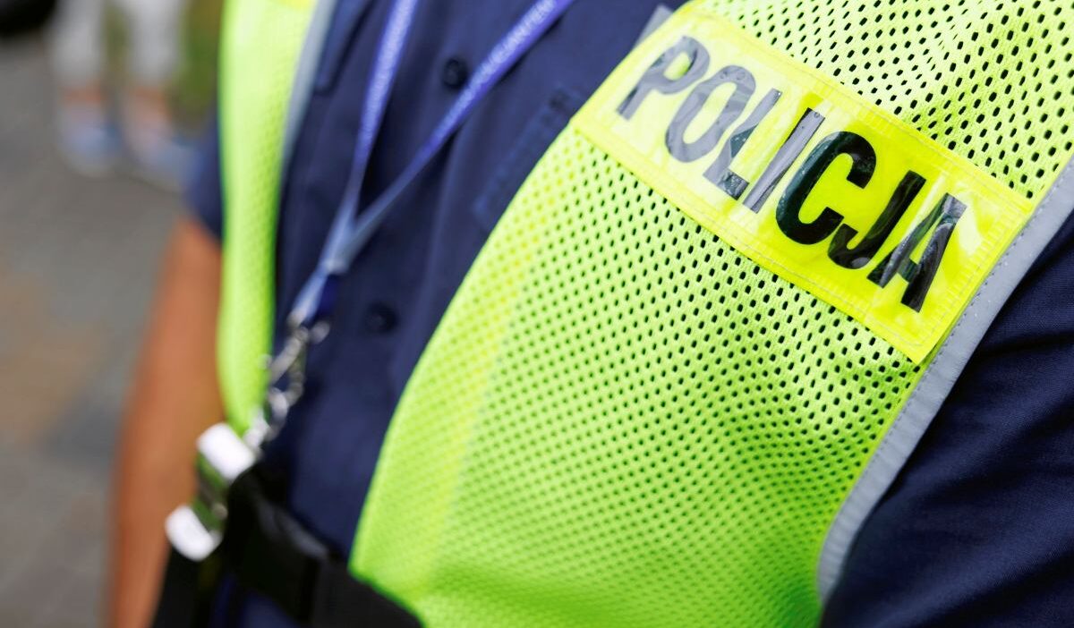 Yasli vatandaslar bir milyon zloti kaybetti parayi kapinin disinda birakmislar 30362