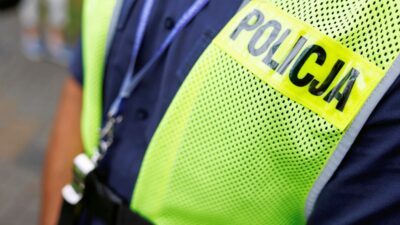 Yasli vatandaslar bir milyon zloti kaybetti parayi kapinin disinda birakmislar 30362