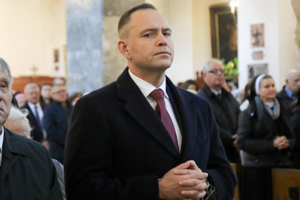 yeni baskan beklentilerin atesi altinda nawrocki gocc yi desteklemeli mi anket sonucu onu sasirtabilir 30763