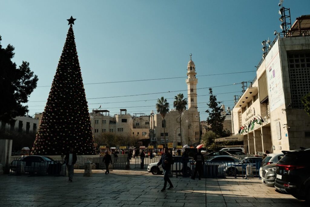 yillar sonra noel agaci beytullahim e geri dondu ama dogus magarasi nda cok az haci vardir 32258