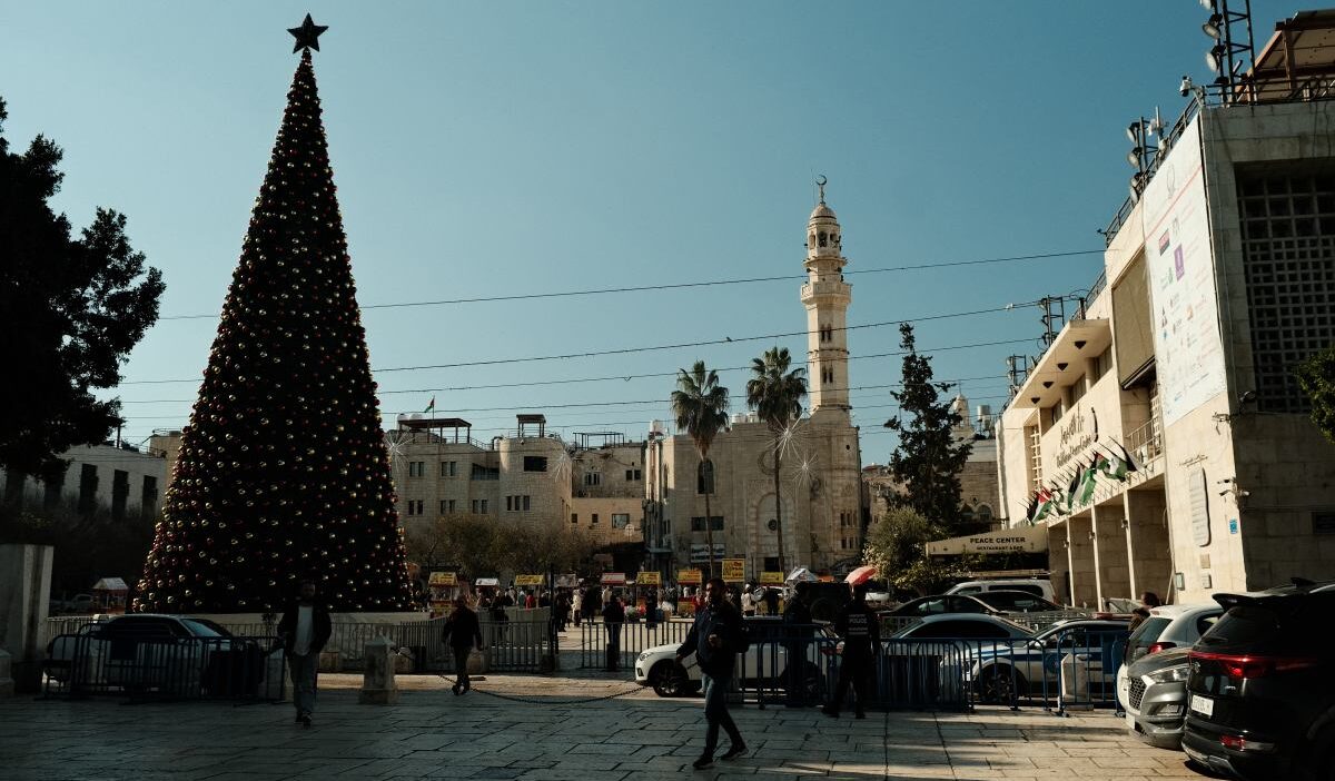 Yillar sonra noel agaci beytullahim e geri dondu ama dogus magarasi nda cok az haci vardir 32258