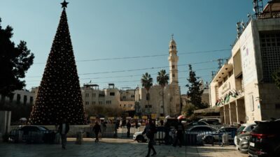 Yillar sonra noel agaci beytullahim e geri dondu ama dogus magarasi nda cok az haci vardir 32258