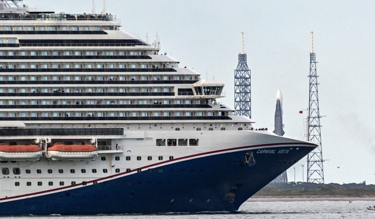 Yolcu gemisi meyve konteynerleri nedeniyle hareketsiz kaldi onlar bir tehdit 28564