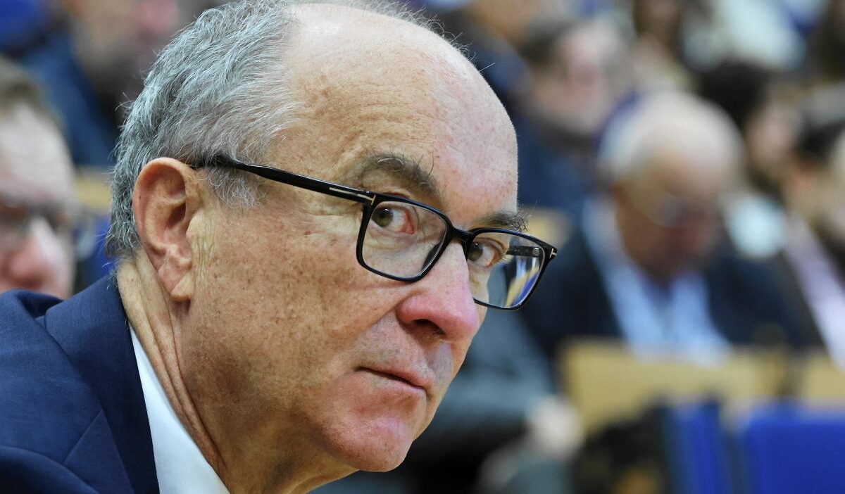 Yuvarlak masa'nın dağıtılması. Sejm başkanı cumhurbaşkanı'na bir teklifte bulundu 1 Yuvarlak masa nin dagitilmasi sejm baskani cumhurbaskani na bir teklifte bulundu 30989