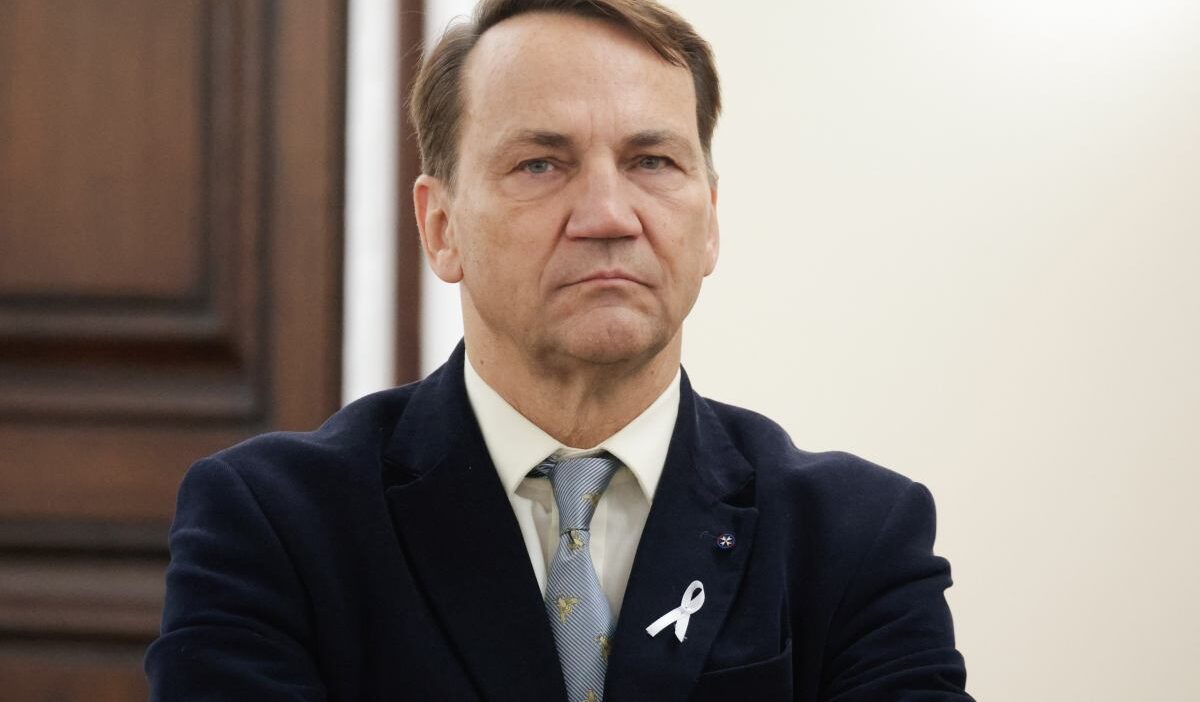 Zacharova polonya hakkında yazdı. Sikorski'nin ironik yanıtı. "benzer şekilde putin de ukrayna'nın velinimetidir". 1 Zacharova polonya hakkinda yazdi sikorski nin ironik yaniti benzer sekilde putin de ukrayna nin velinimetidir 30507