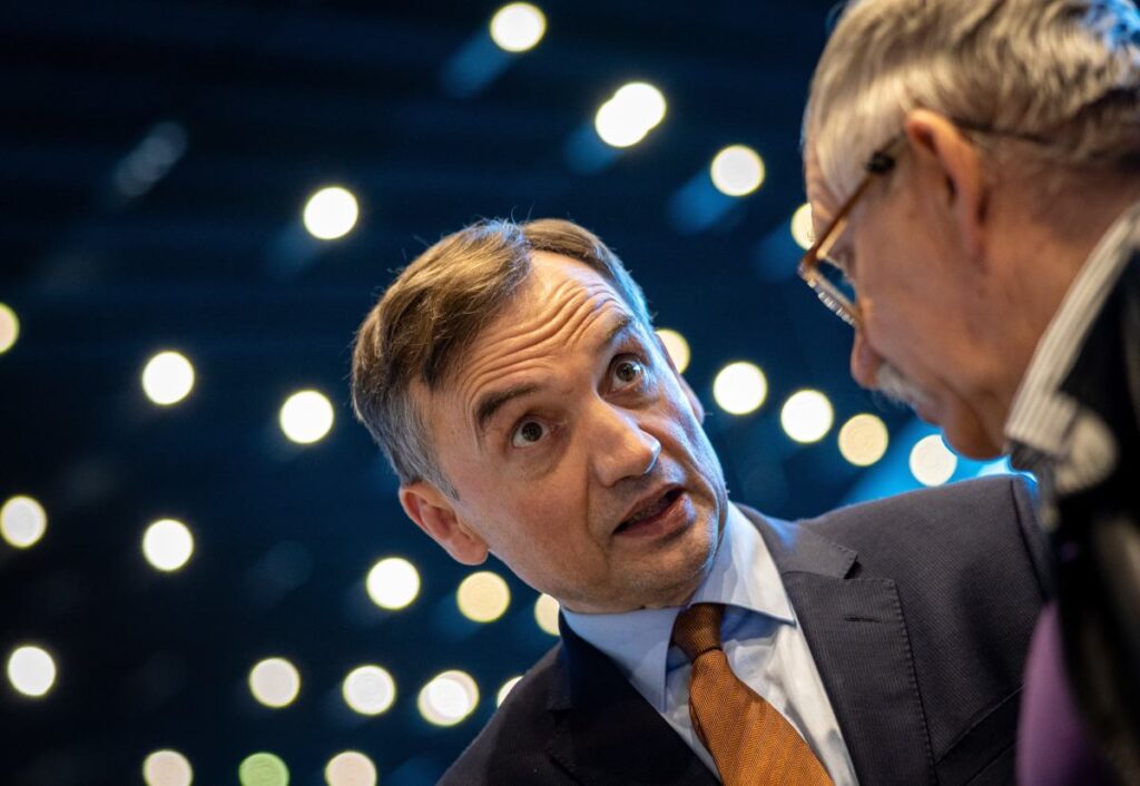 ziobro pasaportlarini kaybetti ama silahlarini birakmiyor riskler cok buyuk 30928