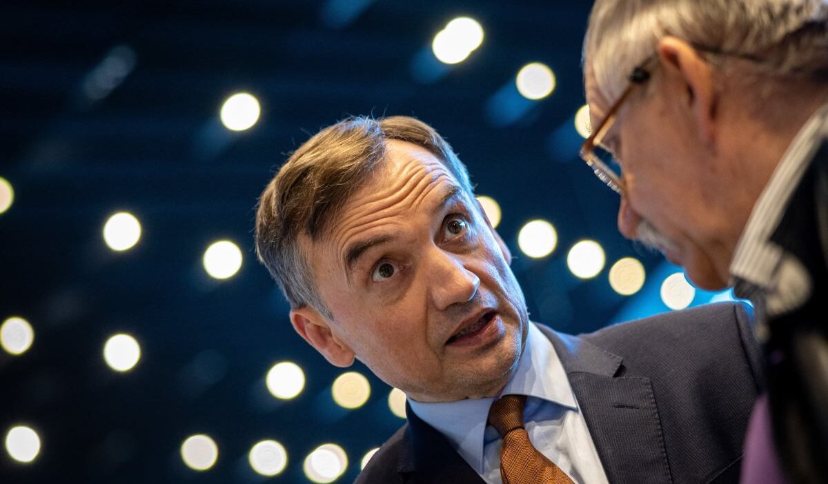 Ziobro pasaportlarını kaybetti ama silahlarını bırakmıyor. Riskler çok büyük 1 Ziobro pasaportlarini kaybetti ama silahlarini birakmiyor riskler cok buyuk 30928