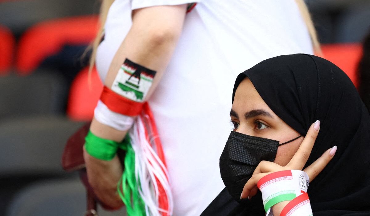 Zorla evlendirildiginde 12 yasindaydi kocasini oldurmekle suclaniyordu 25 yasinda olume mahkum edildi 27340