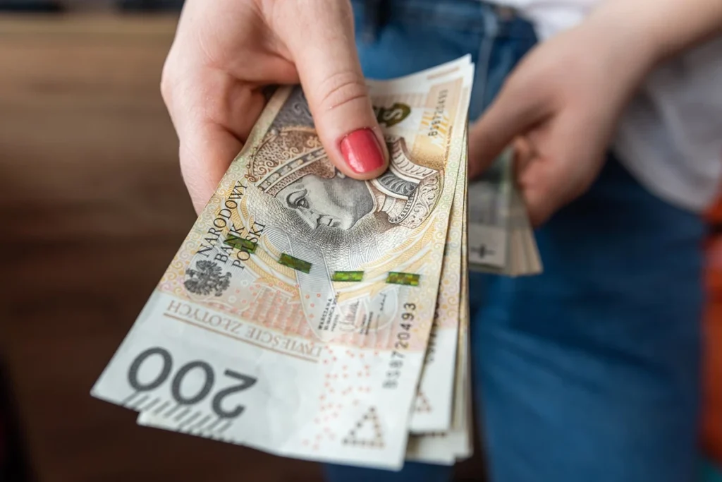 2026 da polonya kamu sektoru maaslarinda 103 artis ongoruldu 37277