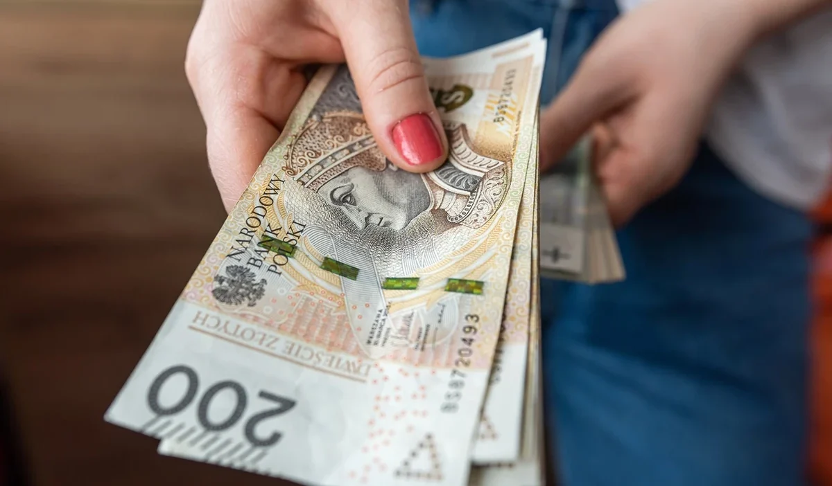 2026 da polonya kamu sektoru maaslarinda 103 artis ongoruldu 37277