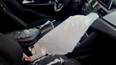 Olawa yakinlarinda buz kutlesi kazaya neden oldu tir surucusu kacti iki kisi agir yaralandi