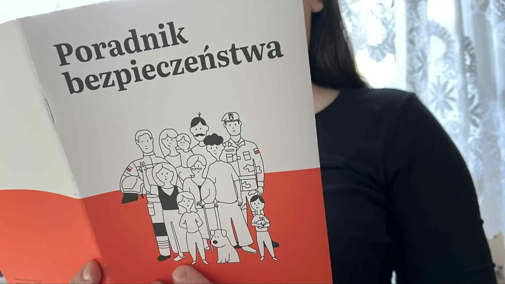 Polonya Genelinde Guvenlik Rehberi Dagitiliyor Krizlere Karsi Pratik Yol Haritasi
