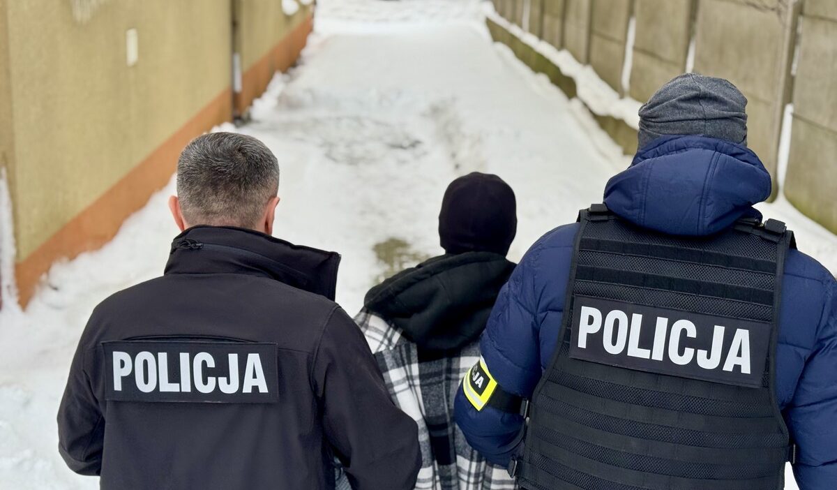 Słupsk’ta sokakta teşhircilik yapan 47 yaşındaki ukrayna vatandaşı gözaltına alındı, sınır dışı ediliyor 1 Slupskta sokakta teshircilik yapan 47 yasindaki ukrayna vatandasi gozaltina alindi sinir disi ediliyor