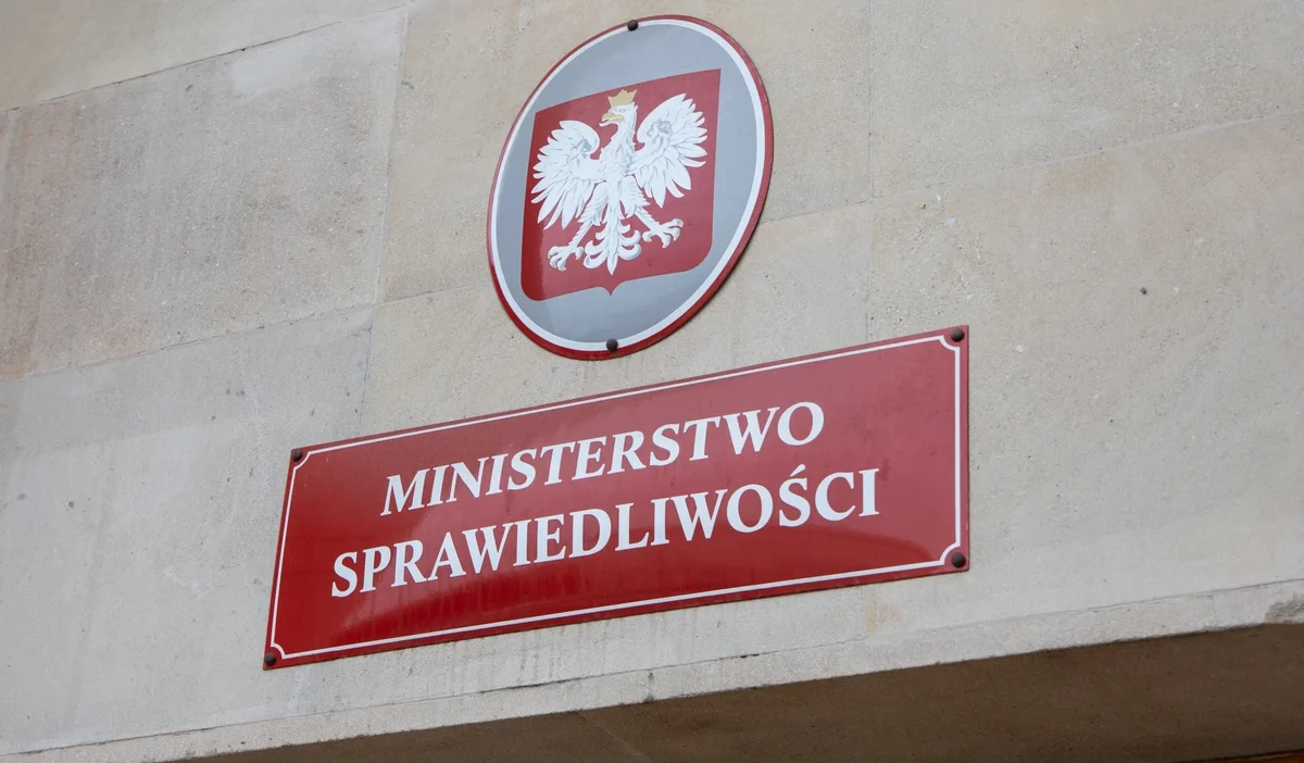 Adalet bakanligi nda 2010 2013 yillari arasi yolsuzluk sorusturmasi 35658