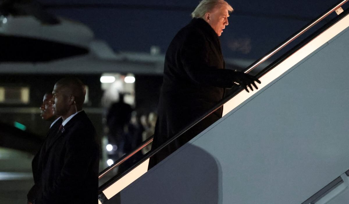 Air force one da elektrik arizasi trump in ucagi geri dondu 35593