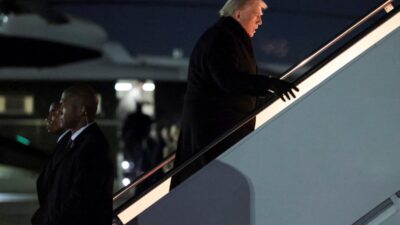 Air force one da elektrik arizasi trump in ucagi geri dondu 35593