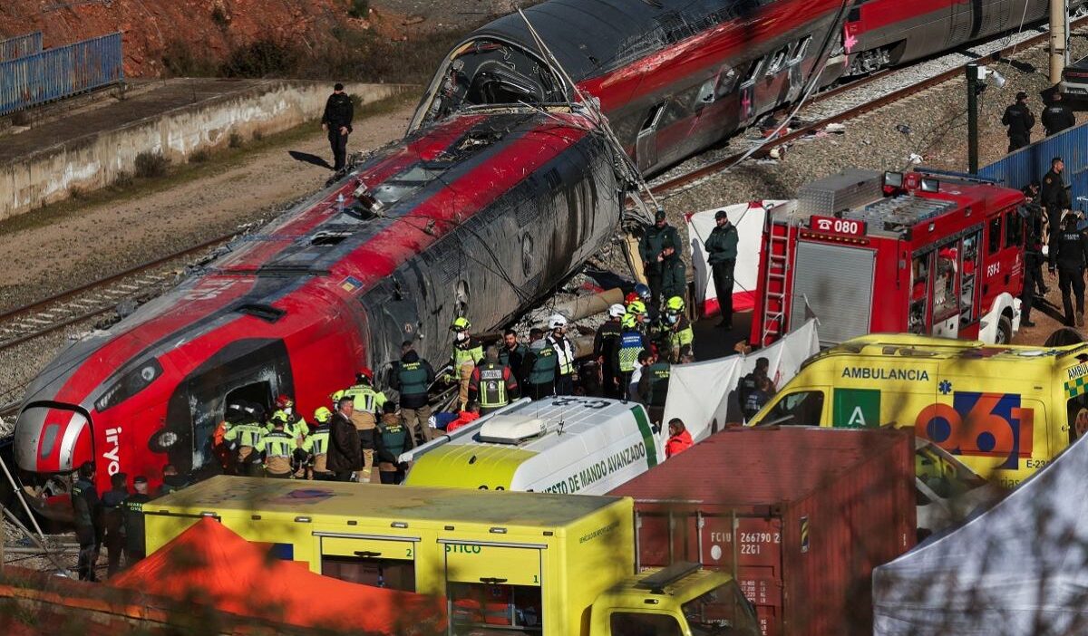 Andaluzya'da tren kazası: 45 kişi hayatını kaybetti, ciaf ray kırılmasını önemli gösteriyor 1 Andaluzya da tren kazasi 45 kisi hayatini kaybetti ciaf ray kirilmasini onemli gosteriyor 37265