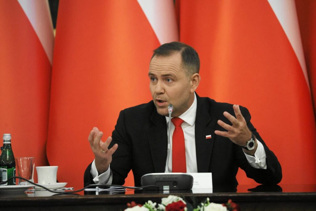 anket nawrocki trump in baris konseyi davetini kabul etmeli mi 36133