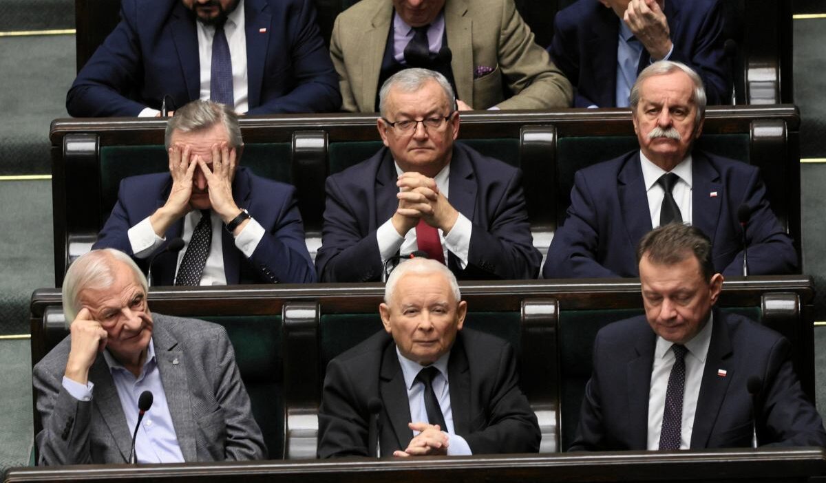 Anket pis ko yu geride birakarak birinci sirada 34760