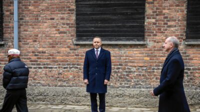 Auschwitz töreninde cumhurbaşkanı'na yönelik eleştiriler 4 Auschwitz toreninde cumhurbaskani na yonelik elestiriler 39752