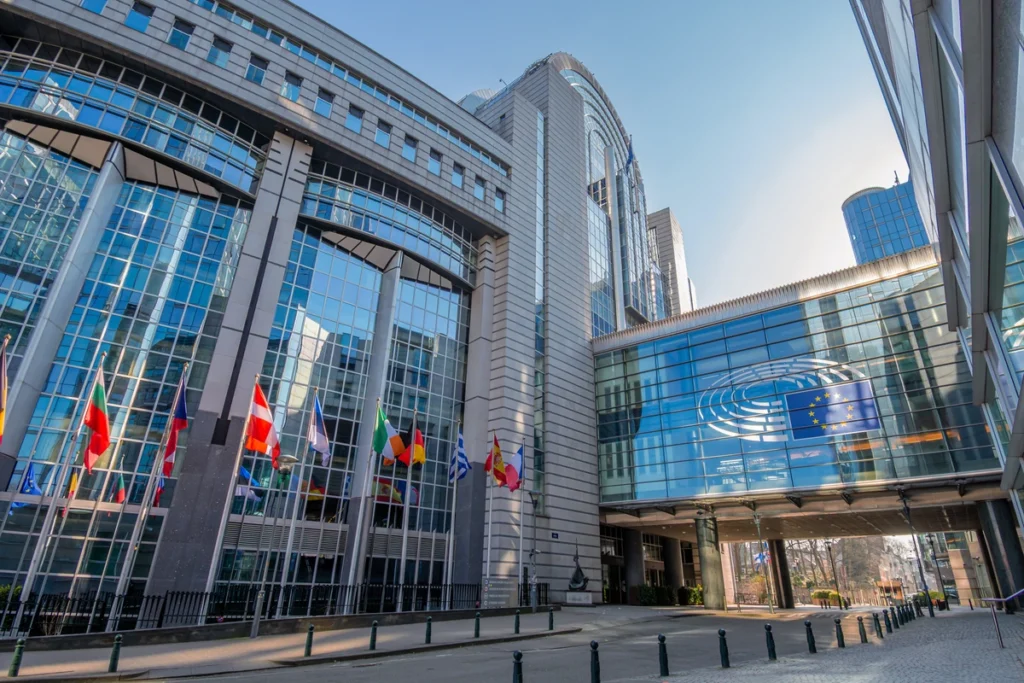 avrupa parlamentosu ab abd ticari anlasmasi onayini askiya aldi 35370