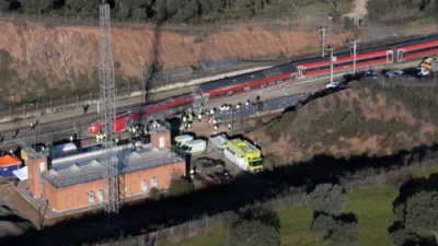 Barcelona yakininda tren devrildi 5 kisi agir yarali 35632